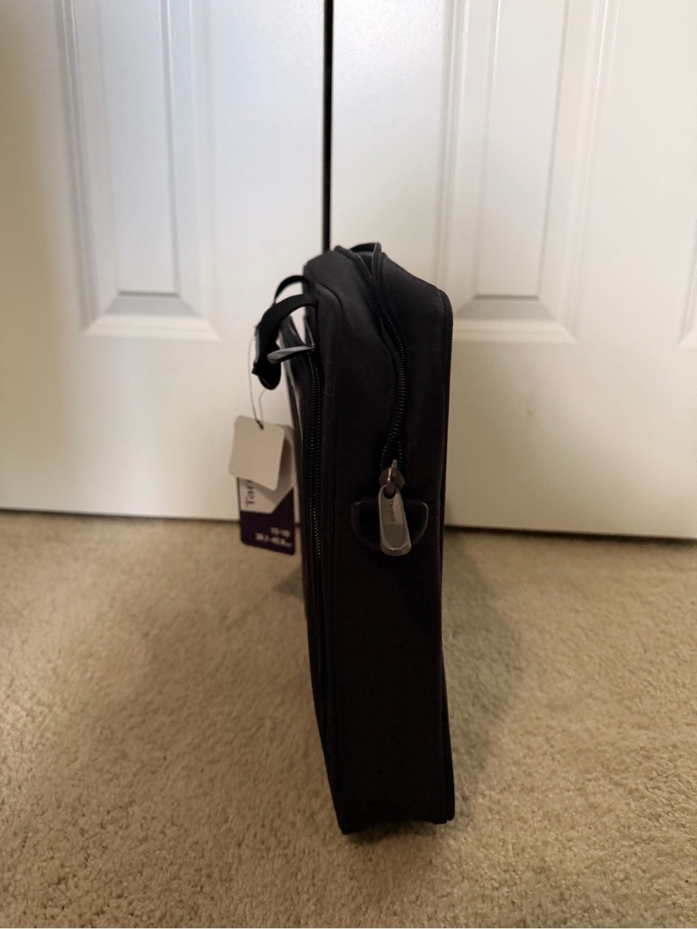 Targus Classic Slim Topload Laptop Bag - Picture 2 of 6